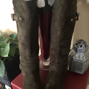 Olive green boots size 7 by Forever